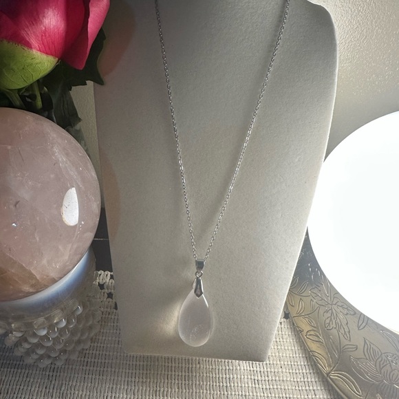 Set of Rose Quartz Teardrop Pendant Necklace and Rose Quartz Ring - Picture 12 of 16